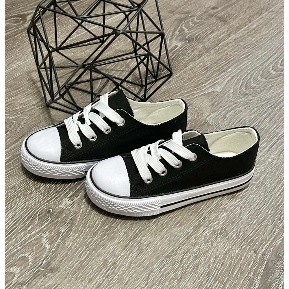 Lucky Top Youth Black And White Low Top Lace up  Canvas Sneakers Size Youth 3
